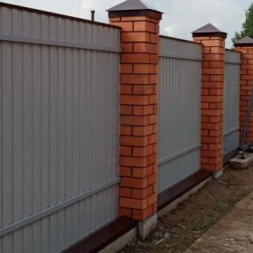 Заборы из профнастила