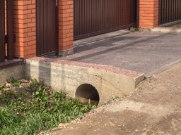 С бетонными оголовками
