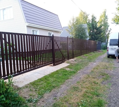 Откатные ворота из евроштакетника автоматические на в/с
