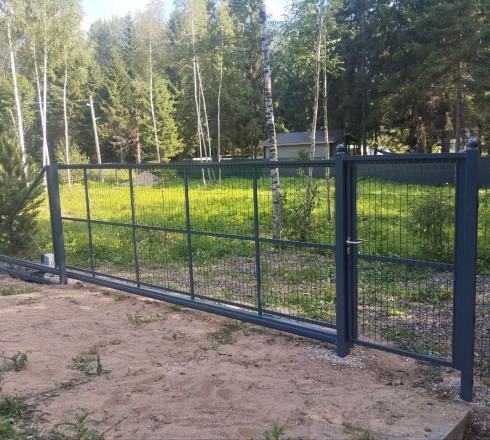 Откатные ворота из 3Д сетки автоматические на ж/б